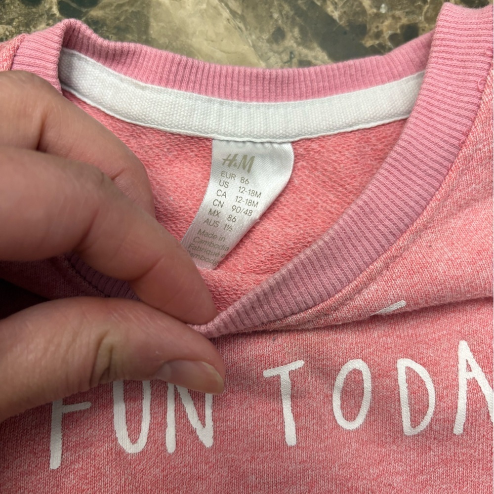 4/30$ H&M Pink Sweatshirt with Fun Print 12-18 months - Picture 4 of 5